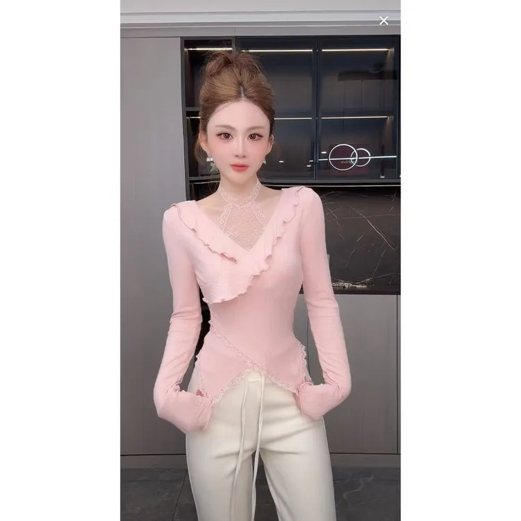 曼曼【奶呼初恋~】又奶又欲！纯欲交叉v领蕾丝拼接挂脖上衣2306#