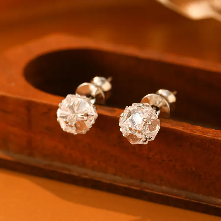 铜合金耳饰 时尚小巧几何锆石耳钉女轻奢百搭气质法式高级感耳环