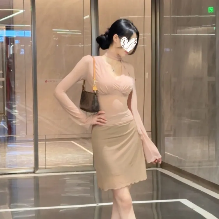 2025年秋季新款纯色修身领女人纯欲风性感网纱喇叭长袖女上衣潮