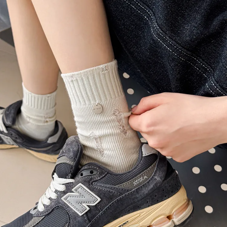袜子女韩版中筒夏季薄款条纹破洞袜女袜ins风穿搭金属纽扣洞洞袜