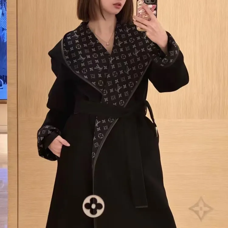 LouisVuitton/路易威登 Logo满印连帽系带收腰长款大衣