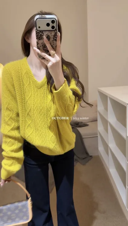 春秋新款潮牌女装法式慵懒风绞花v领宽松针织衫微喇牛仔裤套装