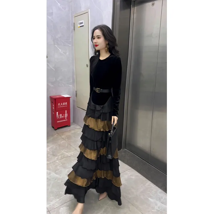 2025气质丝绒接拼新款女冬季高级洋气显瘦荷叶边蛋糕连衣裙98925