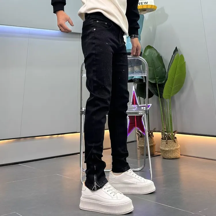 重工烫钻裤脚拉链微喇牛仔裤男黑色秋季新款时尚修身显瘦小脚裤