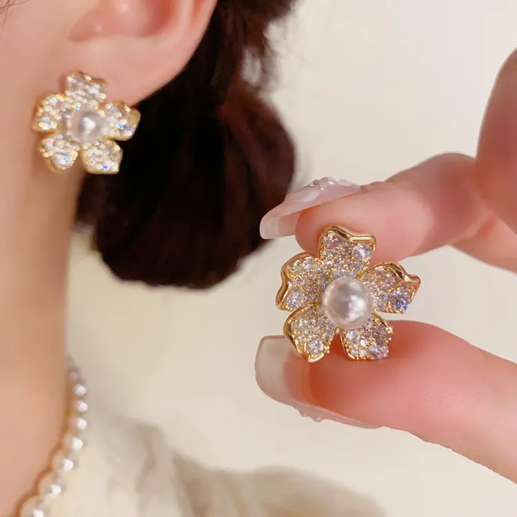 铜合金耳饰 轻奢时尚高级微镶满锆花朵耳钉精致百搭大气超闪耳环