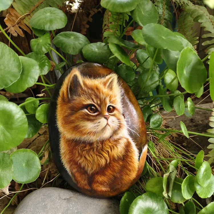 小黄猫 石头画，可爱，带来好运，成功，财富，手绘，摆件 动物 精美