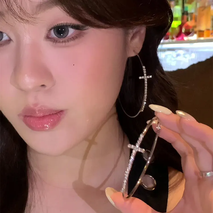 铜合金仿水晶耳饰 银色大圈耳环 镶钻十字架个性耳饰新款耳饰