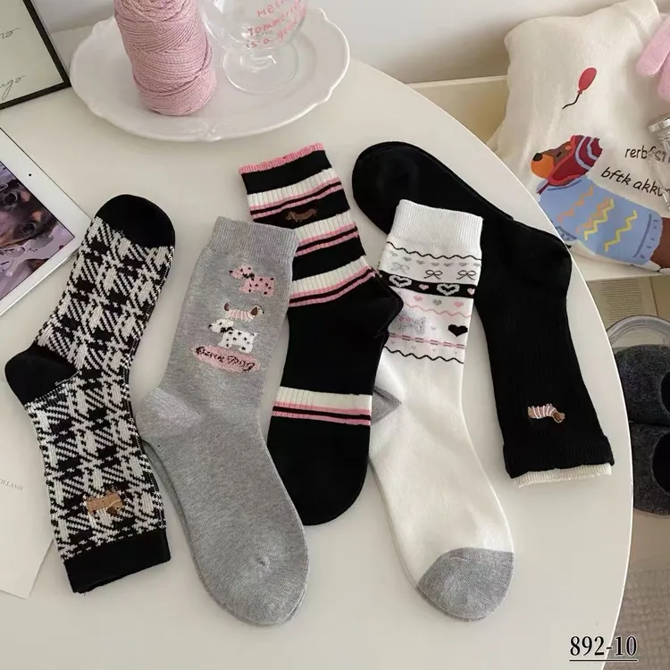 秋冬可爱卡通小猫中筒袜子女韩版学院风条纹纯棉透气百搭潮流女袜