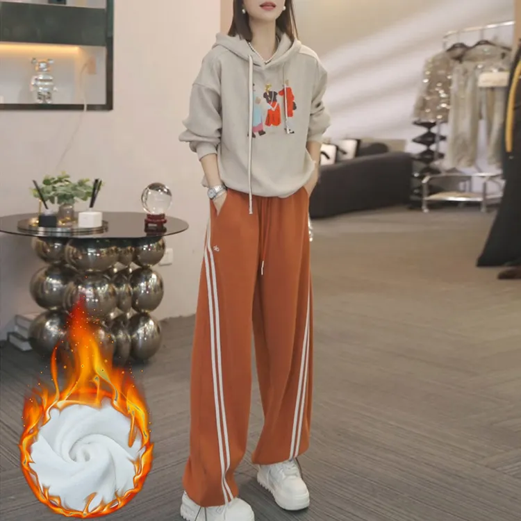 2025冬季加绒保暖连帽卫衣女款宽松时尚衣服烫钻设计洋气减龄上衣