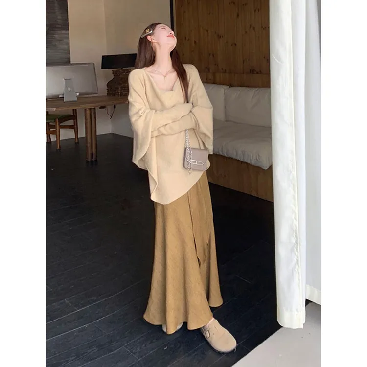 法式慵懒风杏色不规则蝙蝠袖针织衫女秋季荡领设计感宽松套头毛衣