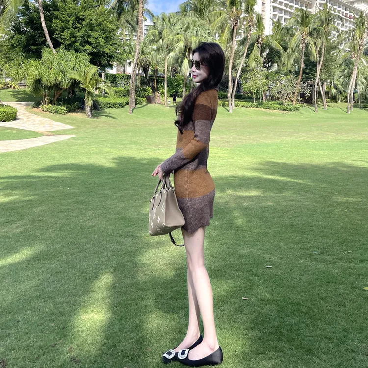 咖色条纹毛衣针织连衣裙撞色长袖厚款收腰显瘦气质时尚修身名媛
