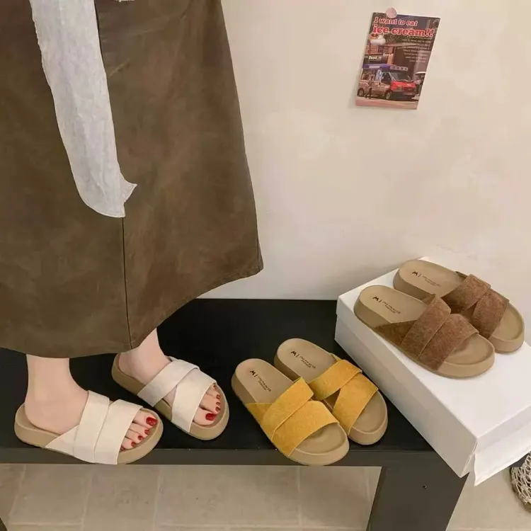小敏家 厚底凉拖鞋女夏外穿 简约休闲度假风平跟勃肯一字拖鞋9157