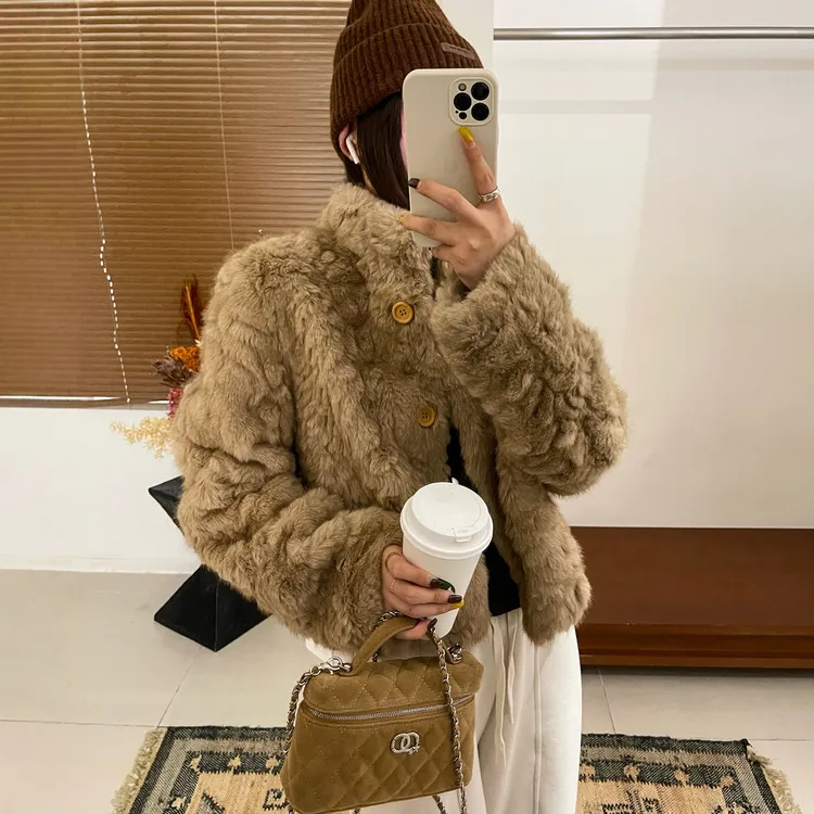 皮毛一体短外套女冬季新款欧货女装百搭加厚小个子毛毛外套上衣潮