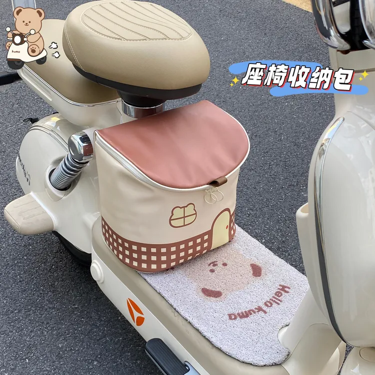 电动车前置踏板收纳包电瓶车通用座椅收纳袋充电器雨衣置物兜防水