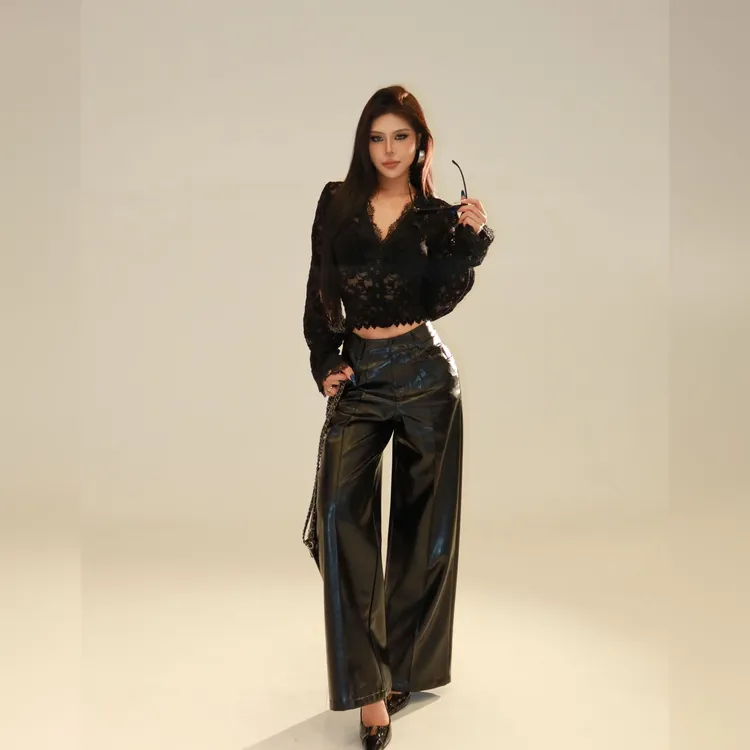 【蜜蜜家】穆斯之语 欧美辣妹泡泡长袖V领蕾丝上衣 25/Z605