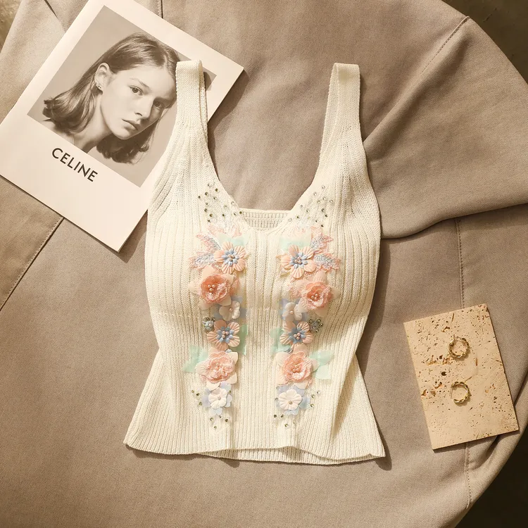 绝美超好看花朵刺绣针织吊带背心女新款时尚百搭修身美背打底上衣
