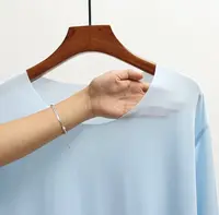 随机颜色肌底衣一件