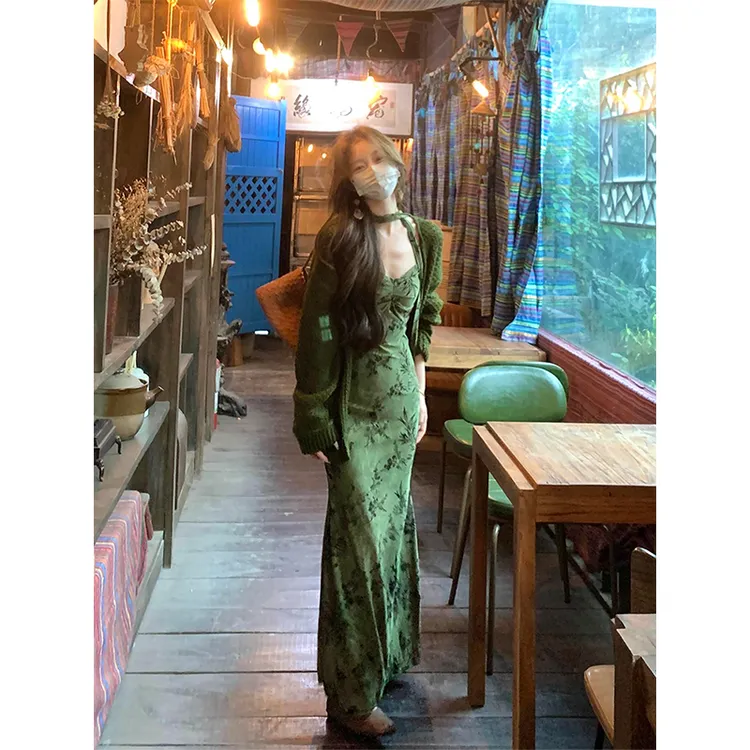 MARIE.COCO早秋季新中式碎花吊带连衣裙女设计感镂空针织开衫套装