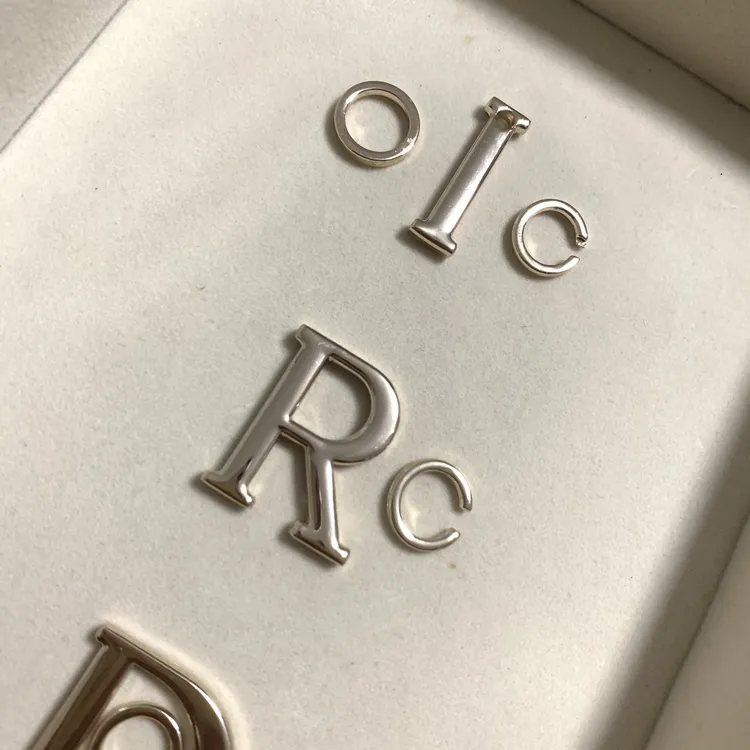 时尚女款包包挂饰字母挂件女包挂坠五金字吊坠饰品装饰包包挂品