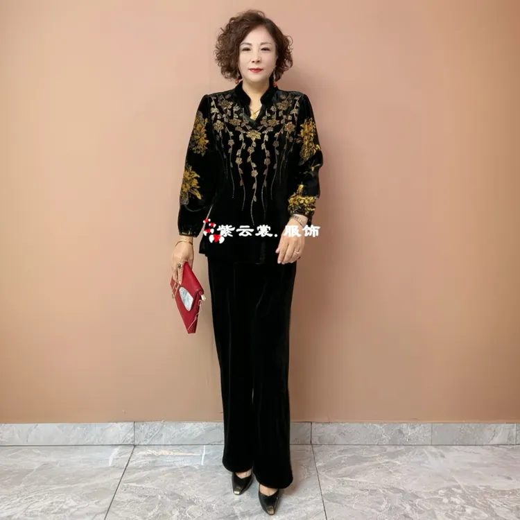 秋冬中老年丝绒洋气烫钻烧花大码宽松遮肉妈妈装上衣气质长袖小衫