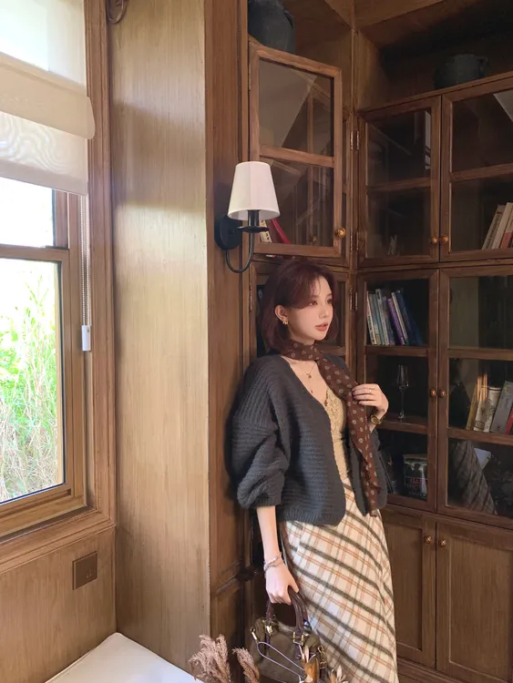 【芝士Cheese】软糯奏曲 厚款V领宽松INS针织温柔韩版短款秋冬毛衣