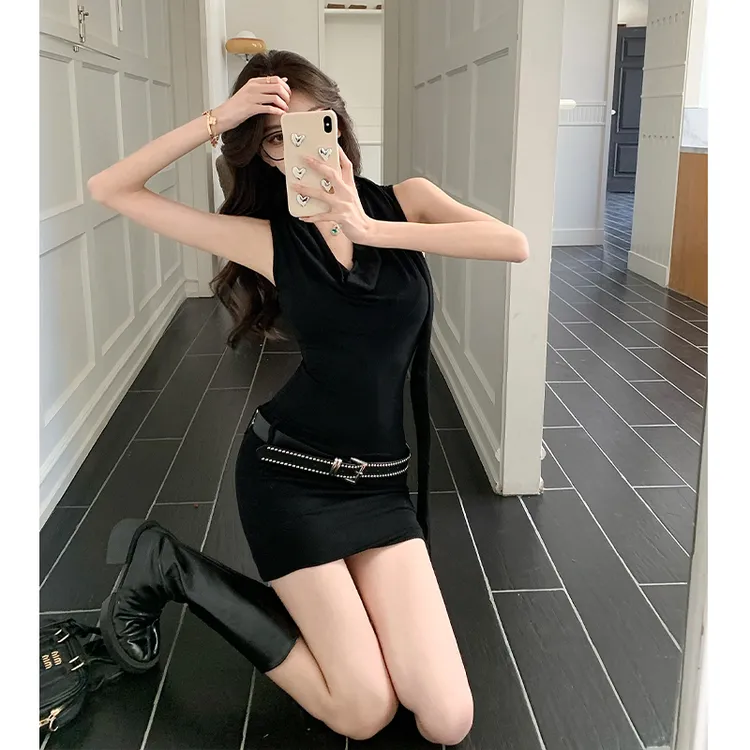 2025夏新美式辣妹包臀小黑裙挂脖荡领时尚性感收腰高级感包臀短裙
