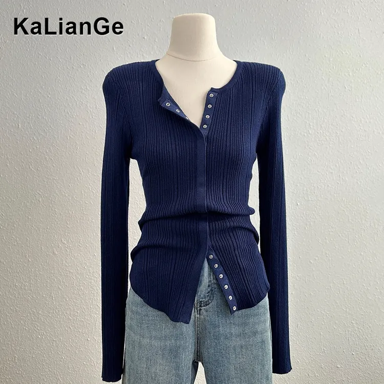 卡莲格/设计感V领针织衫T恤女早秋新款胖mm休闲显瘦气质打底上衣