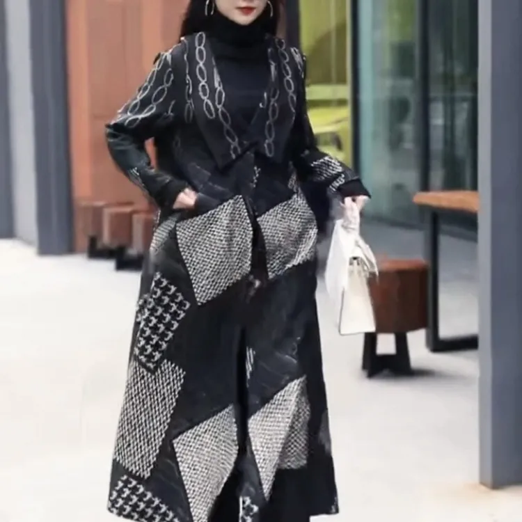 77552杏色复古高端提花大码长款秋季优雅气质外套