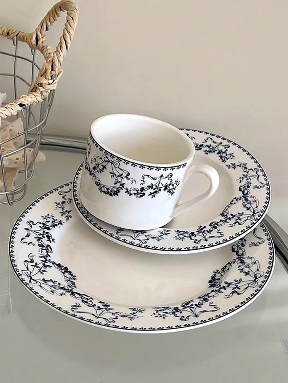 北欧风蝴蝶结青花瓷陶瓷杯碟ins风高颜值拿铁咖啡杯碟欧式水杯