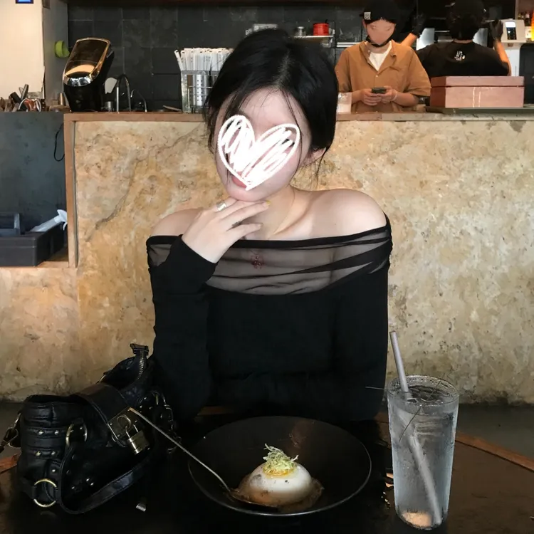 艺等YIDENG 2025秋冬新款网纱拼接一字肩长袖t恤女纯欲打底衫上衣