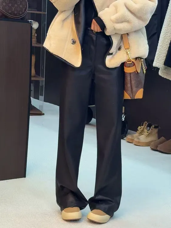 高级显瘦显腿长直筒加绒皮裤