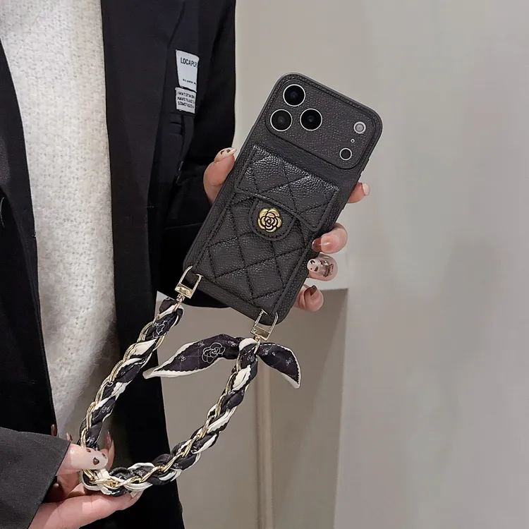 适用iPhone17手机壳斜挎苹果16/15/14promax小香风斜挎插卡保护套