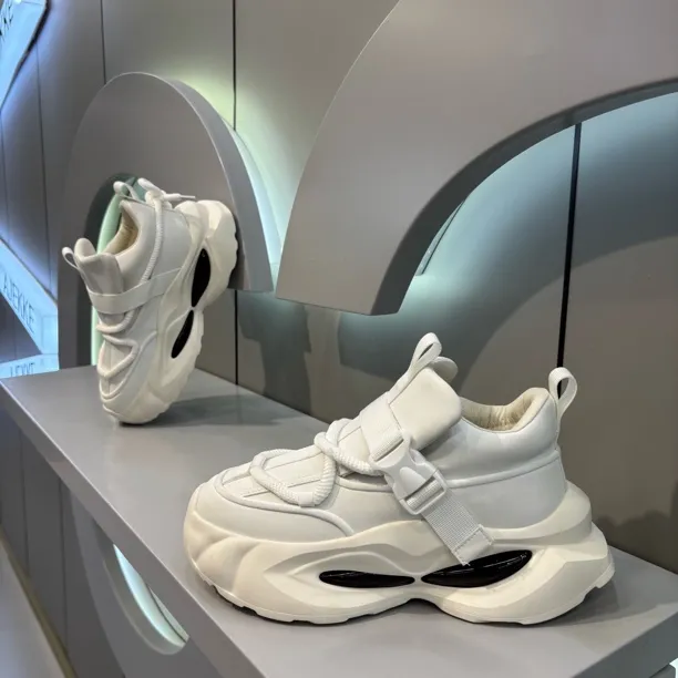 抖音高颜值老爹新款厚底潮鞋运动鞋2024秋冬皮面男鞋软底休闲鞋子