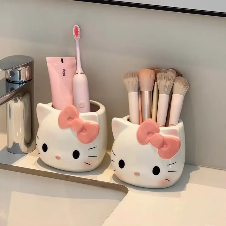 KT猫化妆刷收纳筒摆件宿舍学生桌上办公创意可爱高颜值收纳盒LU