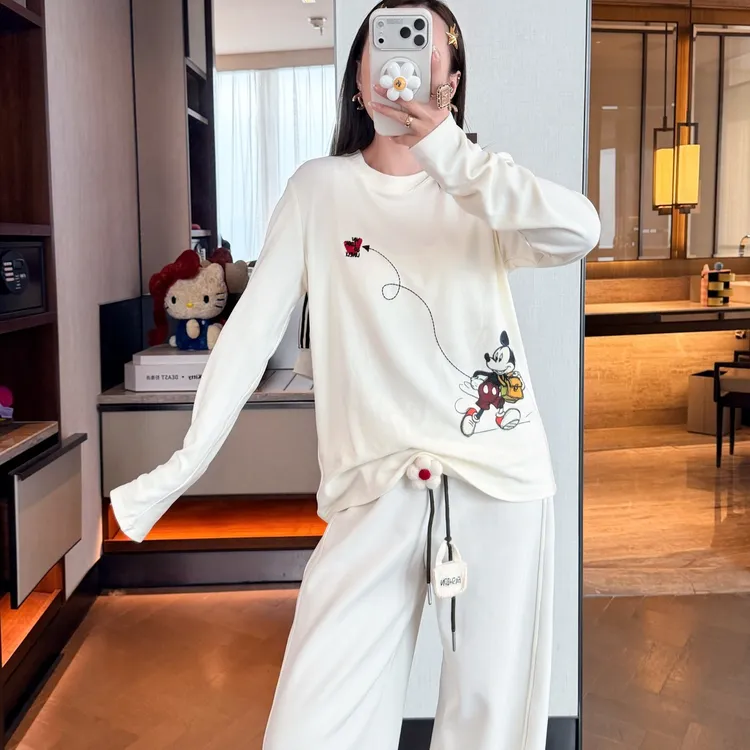 深圳南油欧货秀秀BOHAN2025冬季新款百搭箭头米奇打底衫女潮牌