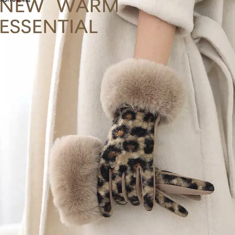 时尚户外保暖防寒时尚豹纹羊羔毛手套女ins秋冬潮流触屏毛绒手套