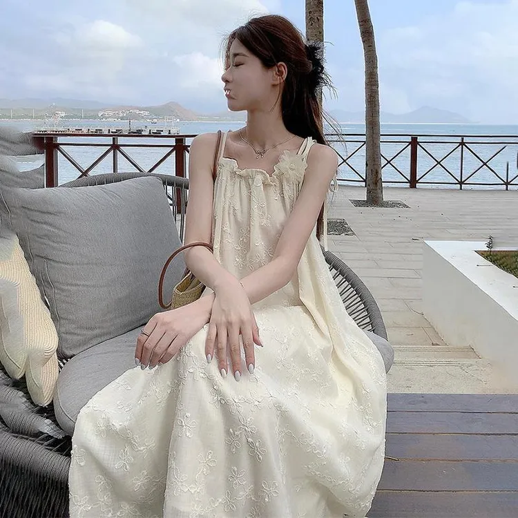 波西米亚白色吊带连衣裙女夏小个子泰国大理三亚海边度假沙滩长裙