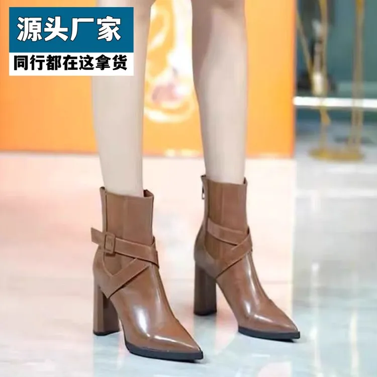 梵乐芬粗跟短筒靴2025加绒马丁靴女皮靴冬尖头交叉扣带后拉链百搭