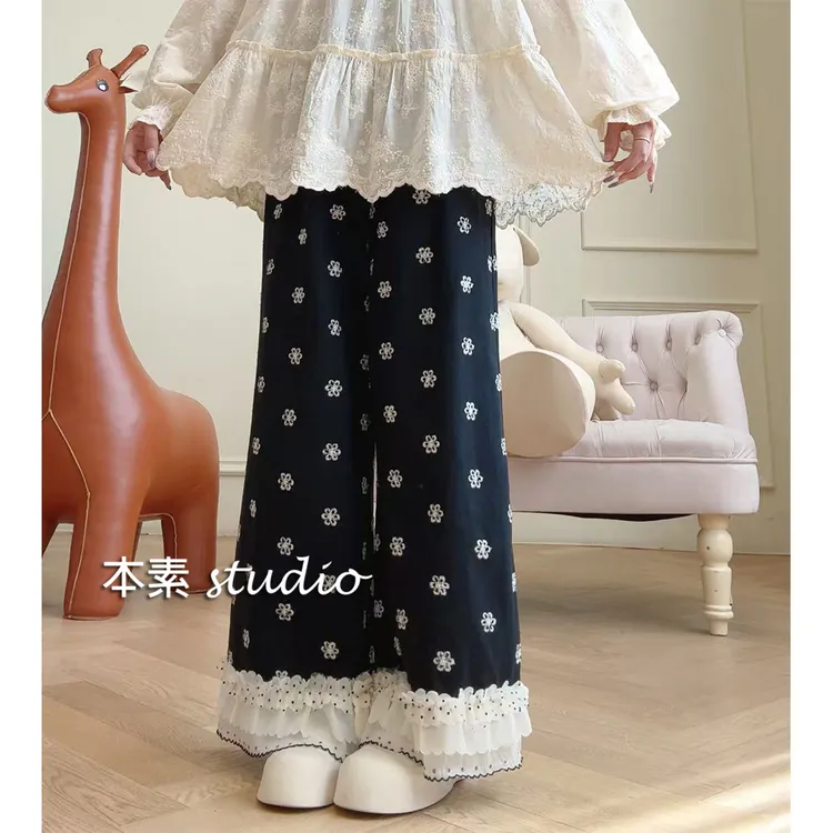 C4543镂空刺绣波点荷叶边松紧腰阔腿裤