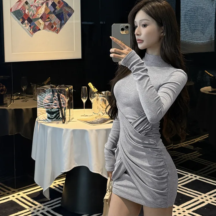 GirlsAt18 辣妹半高领收腰打底连衣裙2025秋冬加绒气质内搭短裙