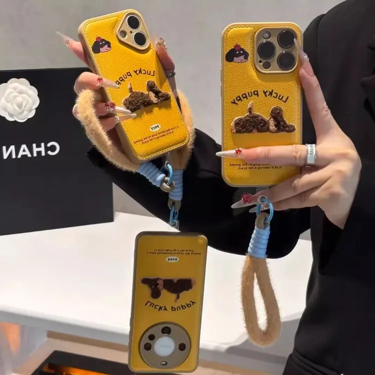 刺绣毛绒小狗挂绳肤感直边适用苹果17promax精孔手机壳iPhone16女