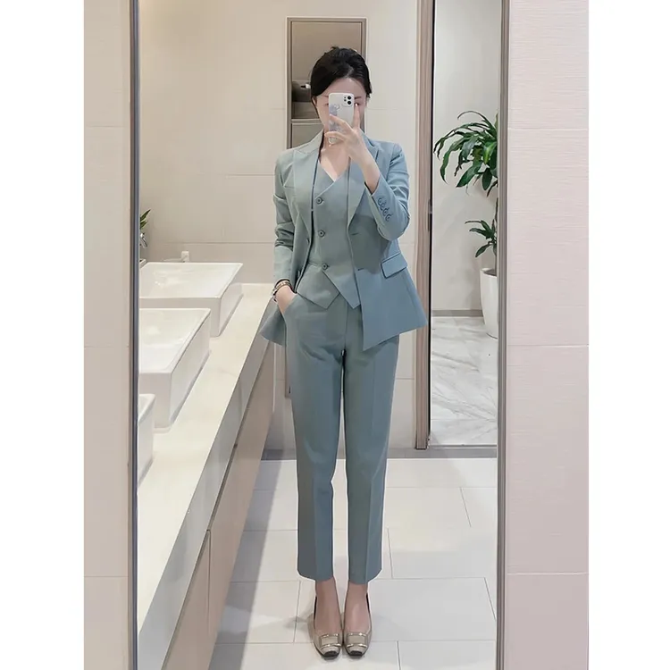 2025秋季新品气质小众雾霾蓝西装套装女韩版显瘦职业装马甲三件套