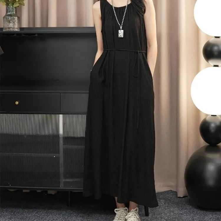 2025新款法式气质黑色连衣裙褶皱小众设计感薄款绑带收腰背心长裙