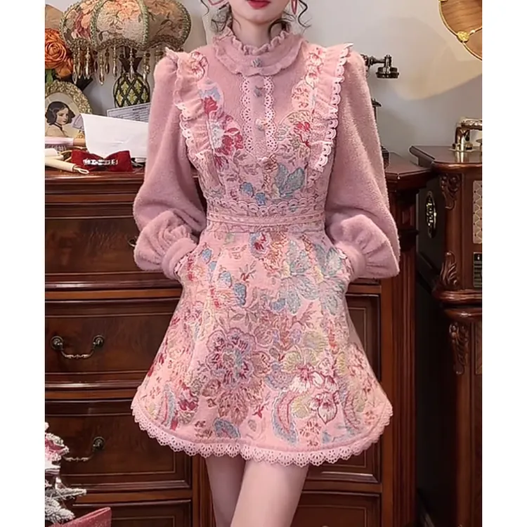 法式温柔公主风花边拼接连衣裙女春季新款甜美减龄收腰显瘦短裙子