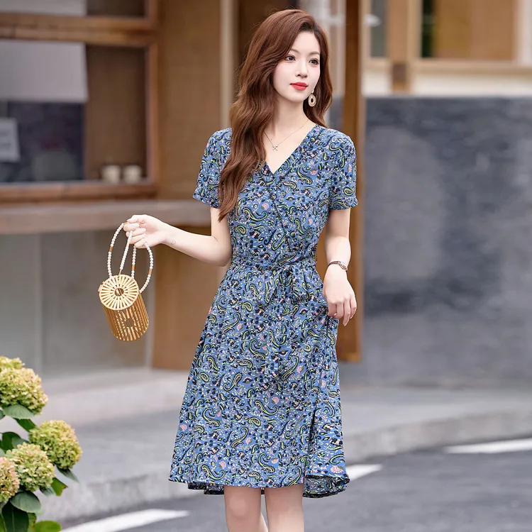 碎花休闲风A字裙V领拼接连衣裙时尚女装印花夏季洋气法式显瘦气质