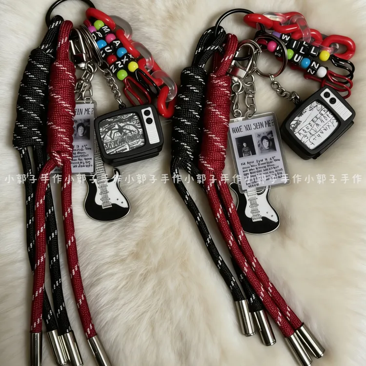 怪奇物语挂件成品礼物发光电视包挂周边diy