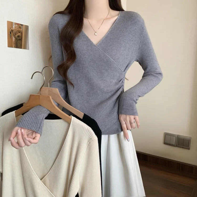 实拍大码秋冬交叉V领修身针织衫女胖MM内搭不规则百搭打底衫上衣