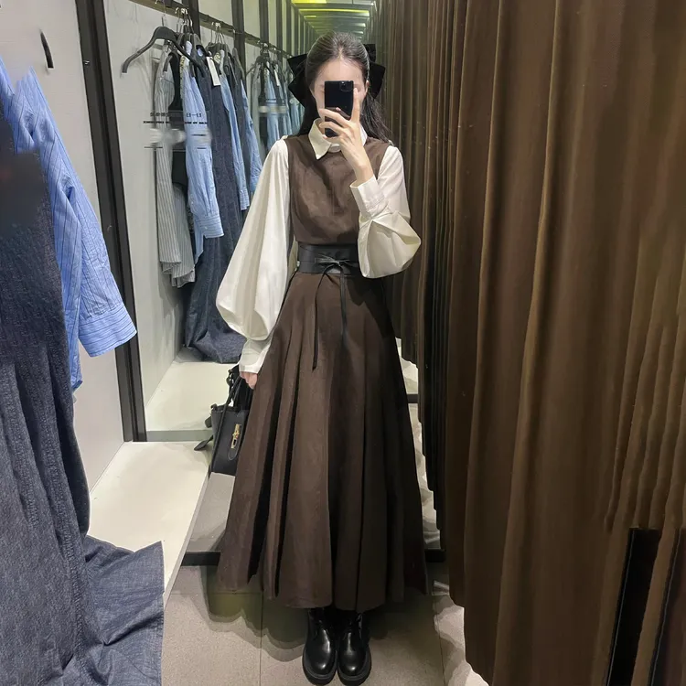 秋季穿搭一整套大码胖mm法式高级感衬衫叠穿咖色背心连衣裙套装女
