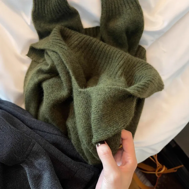 2025早秋墨绿色绵羊毛翻领毛衣女秋冬保暖百搭慵懒针织V领上衣
