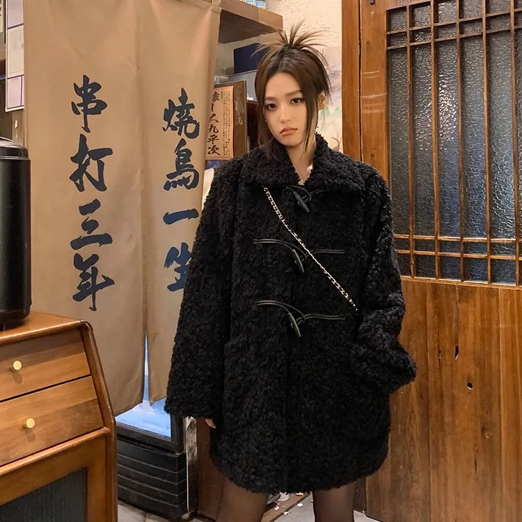 毛毛外套女新款秋冬女装大翻领牛角扣中长款黑色加厚皮毛一体大衣